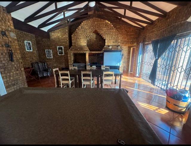 4 BEDROOM HOUSE FOR SALE IN CLUBVILLE